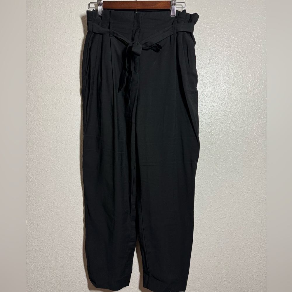 Women’s Black Elastic Wast Paper Bag pant size 10